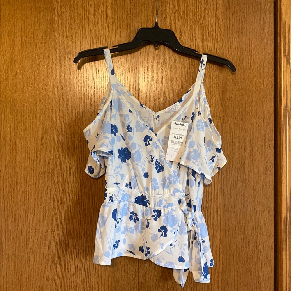 (Size small) -Sienna Sky floral blouse.